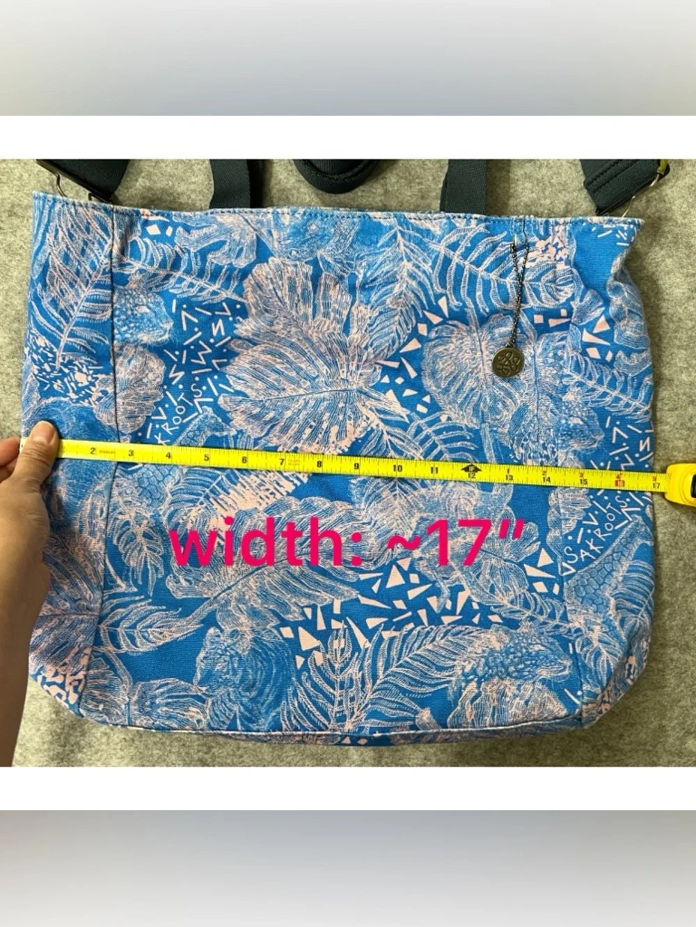 The Sak Lanie canvas cotton market tote crossbody in bubblegum wildlife EUC